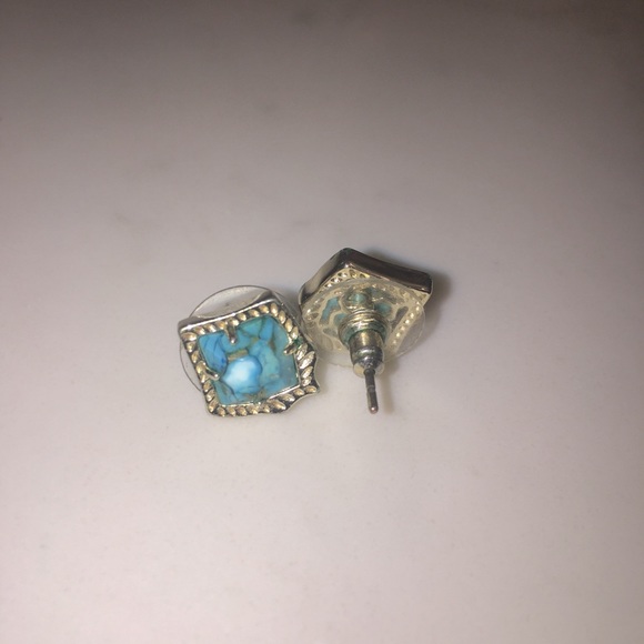 Kendra Scott earrings ✨ - Picture 2 of 3